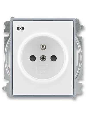 ABB 5589E-A02357 04 Element® Zásuvka jednonásobná s ochranným kolíkem, s clonkami, s ochranou před přepětím, bílá / ledová šedá Sezónní Sleva