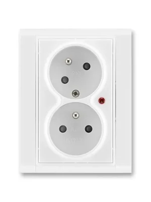 ABB 5593F-C02357 01 Time® Zásuvka dvojnásobná s ochrannými kolíky, s clonkami, s natočenou dutinou, s ochranou před přepětím, bílá / ledová bílá Zlevněný