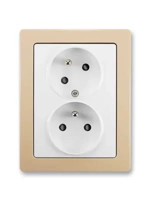 ABB 5513J-C02357 B1C3 Swing®L Zásuvka dvojnás.s ochr. kolíky,clonkami,natočená jasně bílá/mocca Poslední Šance